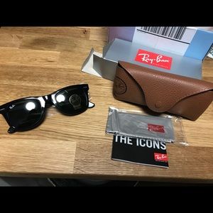 BRAND NEW NEVER WORN RayBan Wayfarers.